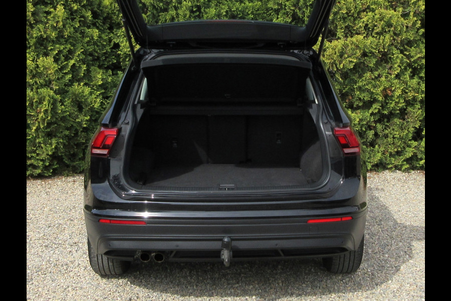 Volkswagen Tiguan 1.5 TSI Life Automaat * Trekhaak * LED *