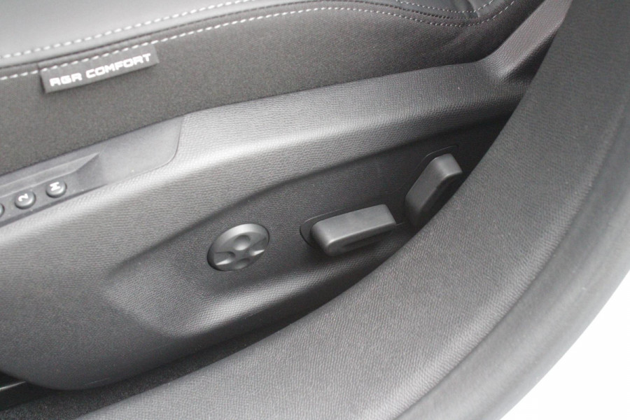 Peugeot 308 1.2 Hybrid 145PK AUTOMAAT GT | PANORAMA SCHUIF/KANTEL DAK | AFNEEMBARE TREKHAAK | NAVIGATIE | SENSATION PACK: FOCAL HIFI SYSTEM (PREMIUM HIFI SYSTEEM MET 10 SPEAKERS)/DRAADLOZE TELEFOONLADER | 360° VISION & DRIVE ASSIST PLUS PACK: ACHTERUITRIJCAMERA 360° VISEOPARK 3 (4 CAMERA'S)/PARKEERHULP VOOR EN ACHTER/ANTI DIEFSTAL ALARM/PEUGEOT i-COCKPIT MET CONFIGUREERBAAR 3D-INSTRUMENTENPANEEL/CLEAN CABIN | ALCANTARA EXECUTIVE PACK: BEKLEDING ALCANTARA/KUNSTLEDER INCL. ELEKTRISCH BEDIENBARE AGR STOEL EN MASSAGE OP BEIDE VOORSTOELEN | 18" LICHTMETALEN VELGEN "PORTLAND" | NAVIGATI