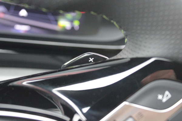 Peugeot 308 1.2 Hybrid 145PK AUTOMAAT GT | PANORAMA SCHUIF/KANTEL DAK | AFNEEMBARE TREKHAAK | NAVIGATIE | SENSATION PACK: FOCAL HIFI SYSTEM (PREMIUM HIFI SYSTEEM MET 10 SPEAKERS)/DRAADLOZE TELEFOONLADER | 360° VISION & DRIVE ASSIST PLUS PACK: ACHTERUITRIJCAMERA 360° VISEOPARK 3 (4 CAMERA'S)/PARKEERHULP VOOR EN ACHTER/ANTI DIEFSTAL ALARM/PEUGEOT i-COCKPIT MET CONFIGUREERBAAR 3D-INSTRUMENTENPANEEL/CLEAN CABIN | ALCANTARA EXECUTIVE PACK: BEKLEDING ALCANTARA/KUNSTLEDER INCL. ELEKTRISCH BEDIENBARE AGR STOEL EN MASSAGE OP BEIDE VOORSTOELEN | 18" LICHTMETALEN VELGEN "PORTLAND" | NAVIGATI