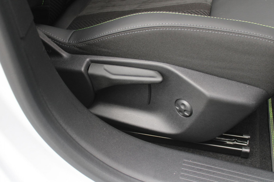 Peugeot 308 1.2 Hybrid 145PK AUTOMAAT GT | PANORAMA SCHUIF/KANTEL DAK | AFNEEMBARE TREKHAAK | NAVIGATIE | SENSATION PACK: FOCAL HIFI SYSTEM (PREMIUM HIFI SYSTEEM MET 10 SPEAKERS)/DRAADLOZE TELEFOONLADER | 360° VISION & DRIVE ASSIST PLUS PACK: ACHTERUITRIJCAMERA 360° VISEOPARK 3 (4 CAMERA'S)/PARKEERHULP VOOR EN ACHTER/ANTI DIEFSTAL ALARM/PEUGEOT i-COCKPIT MET CONFIGUREERBAAR 3D-INSTRUMENTENPANEEL/CLEAN CABIN | ALCANTARA EXECUTIVE PACK: BEKLEDING ALCANTARA/KUNSTLEDER INCL. ELEKTRISCH BEDIENBARE AGR STOEL EN MASSAGE OP BEIDE VOORSTOELEN | 18" LICHTMETALEN VELGEN "PORTLAND" | NAVIGATI