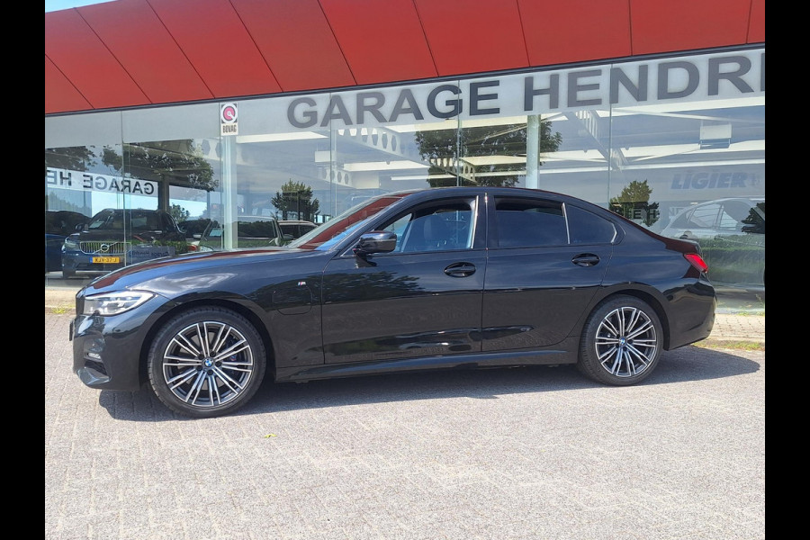 BMW 3-serie 330e M Sport | SOH: 88,8% |  Trekhaak wegklapbaar | Nieuwe banden | Climate  | CC | Leder Stof |