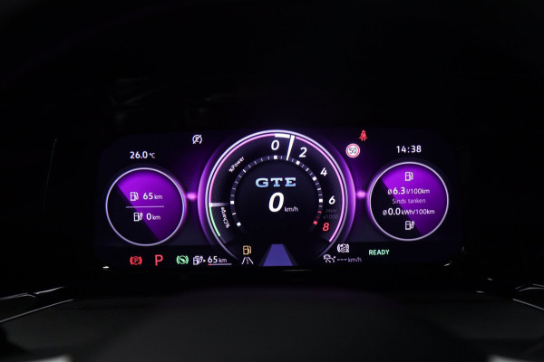Volkswagen Golf 1.4 eHybrid GTE /PANO/IQLIGHT/CAM/CARPLAY/ACC/KEYLESS/VOL