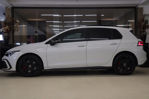 Volkswagen Golf 1.4 eHybrid GTE /PANO/IQLIGHT/CAM/CARPLAY/ACC/KEYLESS/VOL