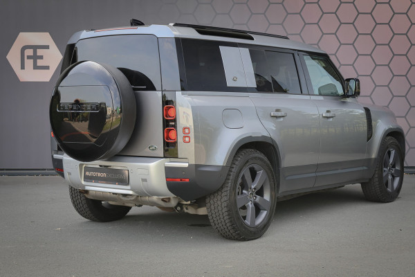 Land Rover Defender 110 P400e | PANORAMADAK | STOELVERWARMING | COLD CLIMATE PACK INCL. VOORRUIT EN STUURWIELVERWARMING | ELEK. TREKHAAK | LED KOPLA