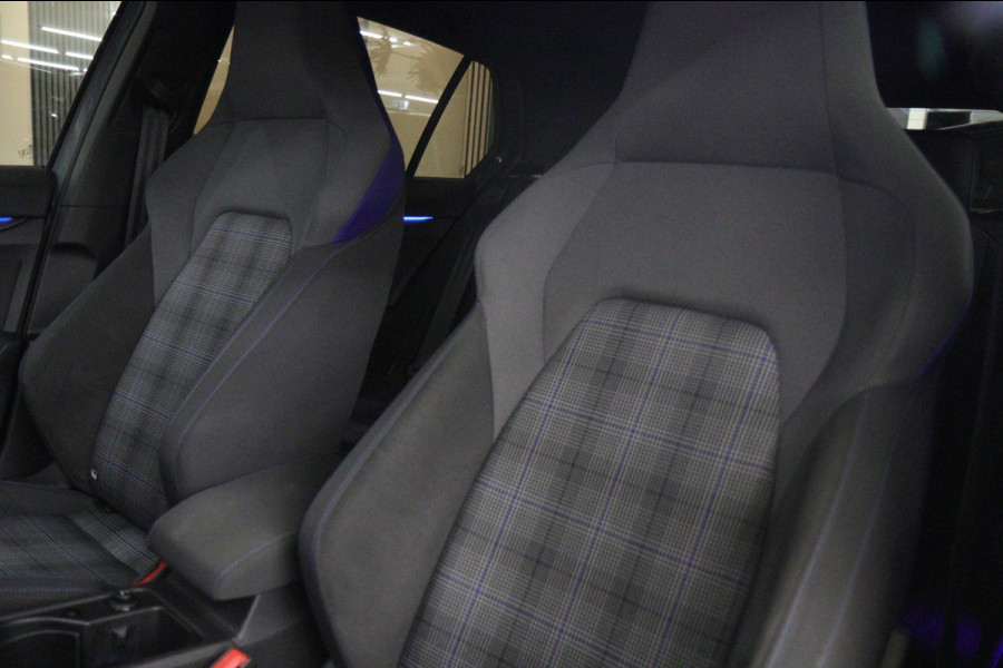 Volkswagen Golf 1.4 eHybrid GTE / HEADUP/PANO/IQLIGHT/CAM/CARPLAY/VOL