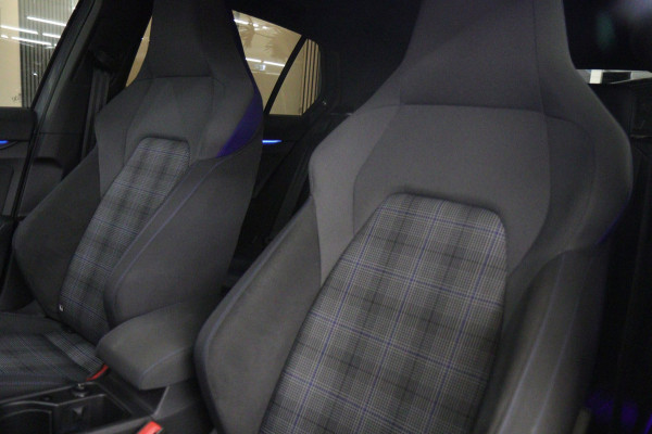 Volkswagen Golf 1.4 eHybrid GTE / HEADUP/PANO/IQLIGHT/CAM/CARPLAY/VOL