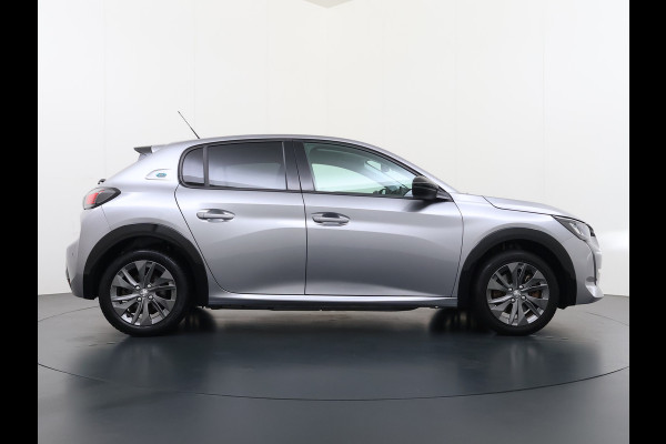 Peugeot e-208 EV 5Drs Allure Pack 50kWh SOH 90% 360°Camera Stoelverwarming 3D-Navi Ecc Pdc Apple Carplay Android Auto Keyless Cruise Control Regen-Lichtsensor Privacy Glas Lmv Led Lane Assist Isofix DAB Bluetooth