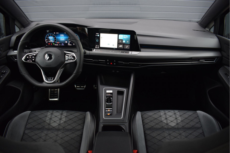 Volkswagen Golf 1.5 eTSI 150pk DSG R-Line | Pano | IQ-light | Camera