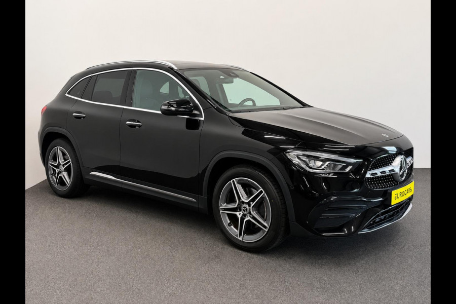 Mercedes-Benz GLA 200 AMG Line Business Solution Automaat Panoramadak Camera Navigatie Stoelverwarming Ambient Lighting Carbon Interior Pack Keyles Entry