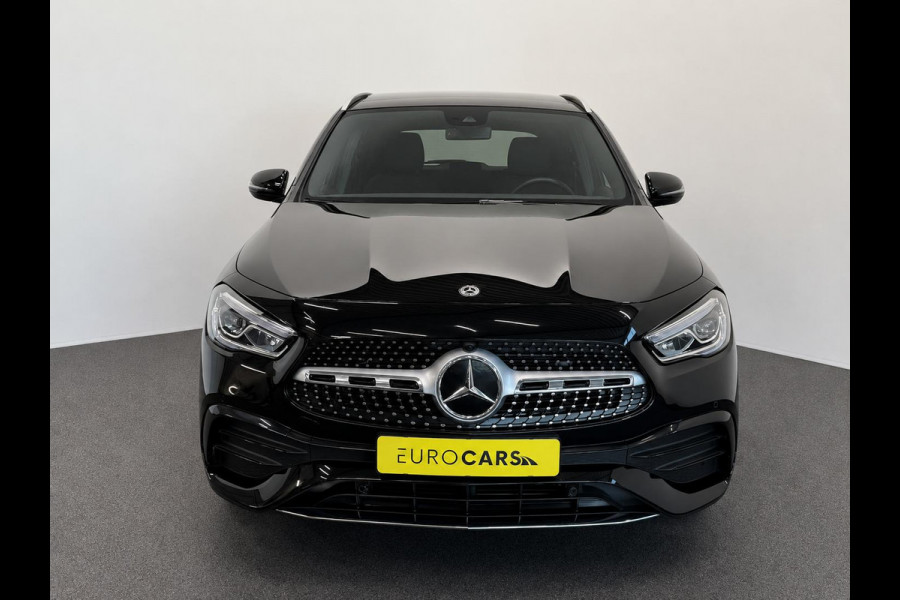 Mercedes-Benz GLA 200 AMG Line Business Solution Automaat Panoramadak Camera Navigatie Stoelverwarming Ambient Lighting Carbon Interior Pack Keyles Entry