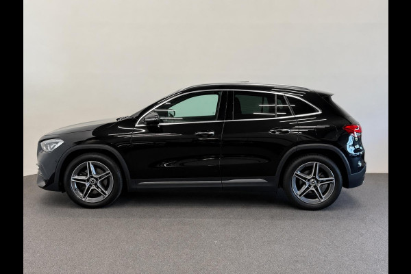 Mercedes-Benz GLA 200 AMG Line Business Solution Automaat Panoramadak Camera Navigatie Stoelverwarming Ambient Lighting Carbon Interior Pack Keyles Entry