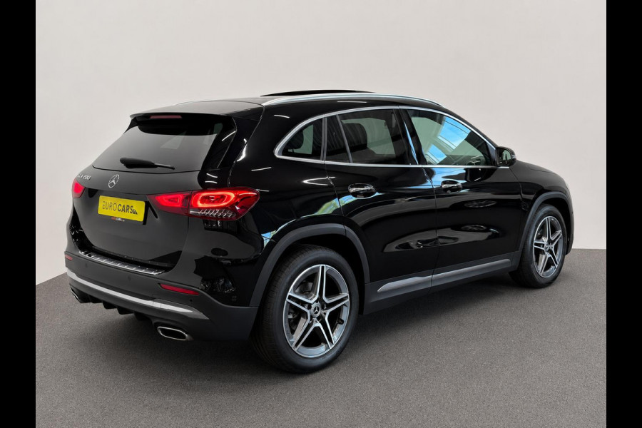 Mercedes-Benz GLA 200 AMG Line Business Solution Automaat Panoramadak Camera Navigatie Stoelverwarming Ambient Lighting Carbon Interior Pack Keyles Entry