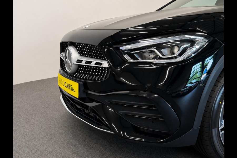 Mercedes-Benz GLA 200 AMG Line Business Solution Automaat Panoramadak Camera Navigatie Stoelverwarming Ambient Lighting Carbon Interior Pack Keyles Entry