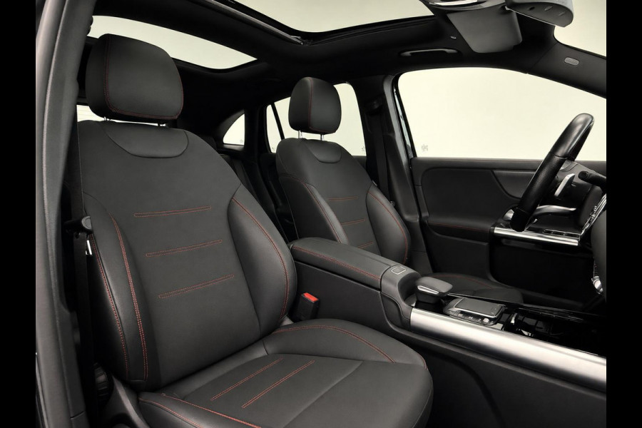 Mercedes-Benz GLA 200 AMG Line Business Solution Automaat Panoramadak Camera Navigatie Stoelverwarming Ambient Lighting Carbon Interior Pack Keyles Entry