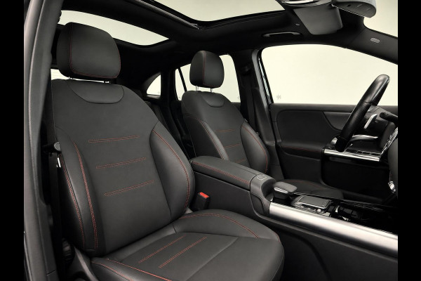 Mercedes-Benz GLA 200 AMG Line Business Solution Automaat Panoramadak Camera Navigatie Stoelverwarming Ambient Lighting Carbon Interior Pack Keyles Entry