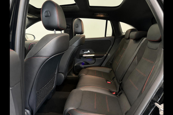 Mercedes-Benz GLA 200 AMG Line Business Solution Automaat Panoramadak Camera Navigatie Stoelverwarming Ambient Lighting Carbon Interior Pack Keyles Entry