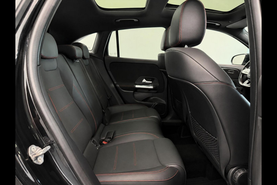Mercedes-Benz GLA 200 AMG Line Business Solution Automaat Panoramadak Camera Navigatie Stoelverwarming Ambient Lighting Carbon Interior Pack Keyles Entry