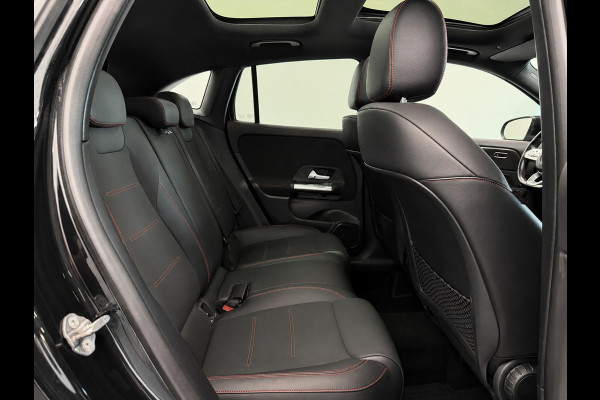 Mercedes-Benz GLA 200 AMG Line Business Solution Automaat Panoramadak Camera Navigatie Stoelverwarming Ambient Lighting Carbon Interior Pack Keyles Entry