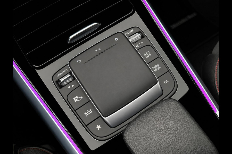 Mercedes-Benz GLA 200 AMG Line Business Solution Automaat Panoramadak Camera Navigatie Stoelverwarming Ambient Lighting Carbon Interior Pack Keyles Entry