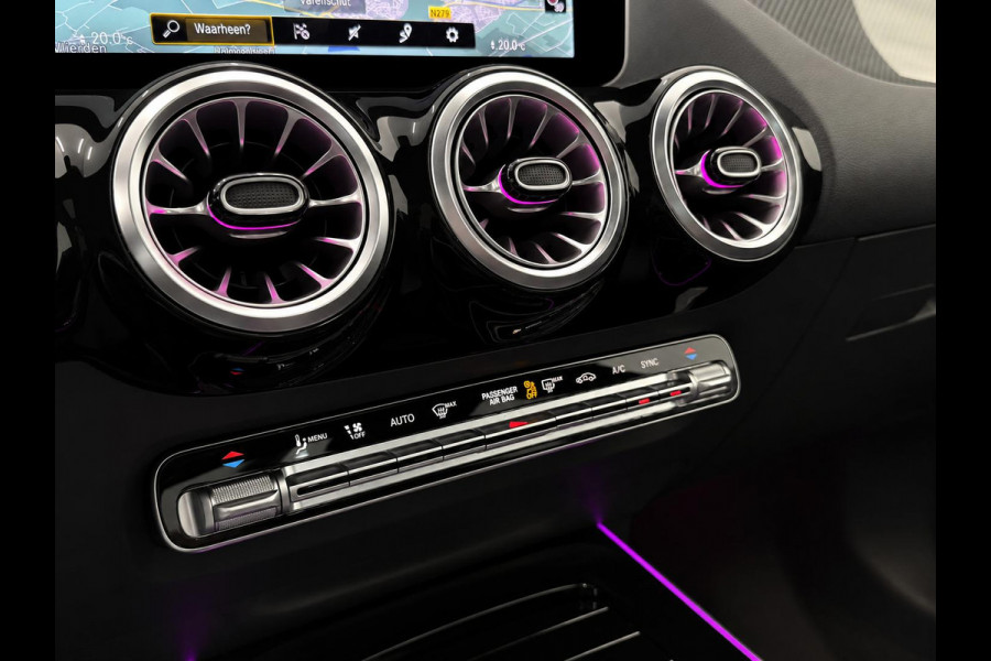 Mercedes-Benz GLA 200 AMG Line Business Solution Automaat Panoramadak Camera Navigatie Stoelverwarming Ambient Lighting Carbon Interior Pack Keyles Entry