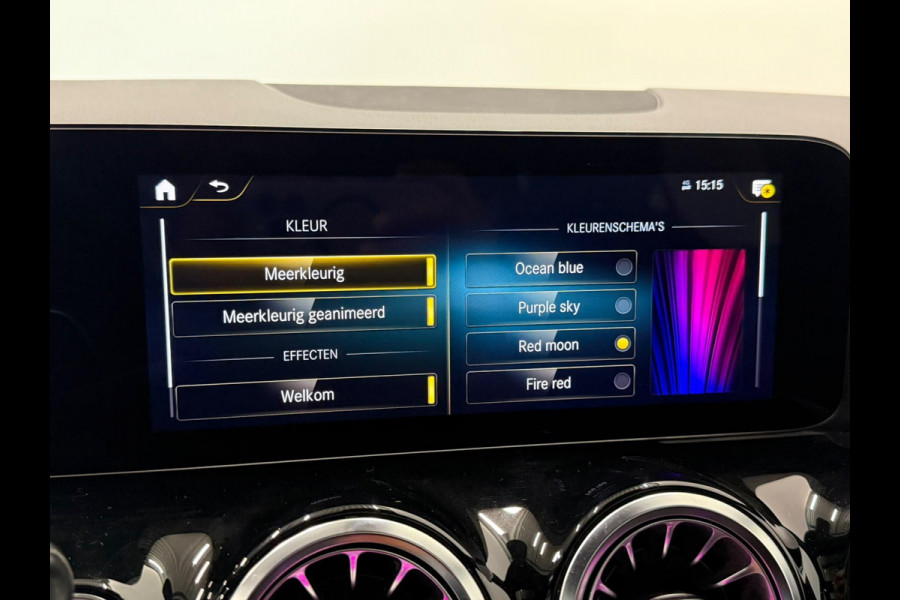 Mercedes-Benz GLA 200 AMG Line Business Solution Automaat Panoramadak Camera Navigatie Stoelverwarming Ambient Lighting Carbon Interior Pack Keyles Entry