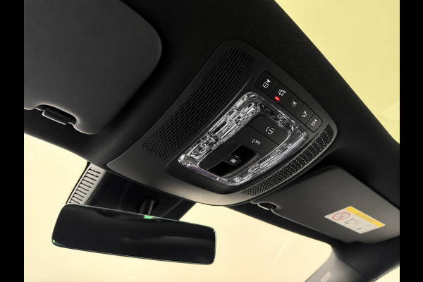 Mercedes-Benz GLA 200 AMG Line Business Solution Automaat Panoramadak Camera Navigatie Stoelverwarming Ambient Lighting Carbon Interior Pack Keyles Entry