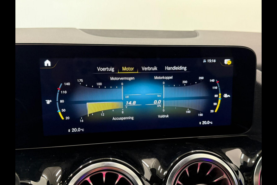 Mercedes-Benz GLA 200 AMG Line Business Solution Automaat Panoramadak Camera Navigatie Stoelverwarming Ambient Lighting Carbon Interior Pack Keyles Entry