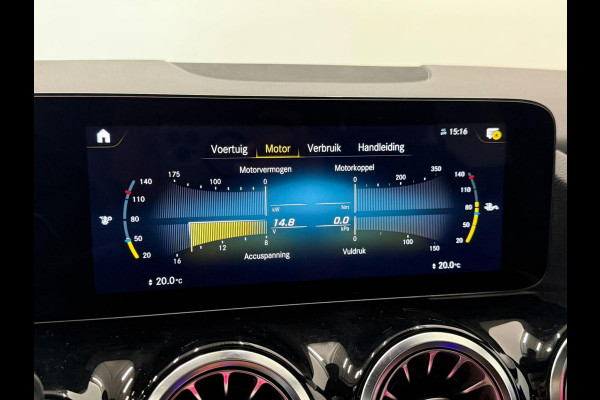 Mercedes-Benz GLA 200 AMG Line Business Solution Automaat Panoramadak Camera Navigatie Stoelverwarming Ambient Lighting Carbon Interior Pack Keyles Entry
