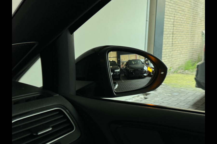 Volkswagen Golf 2.0 TSI 4Motion R Pano|Keyless|Dynaudio|Sfeer