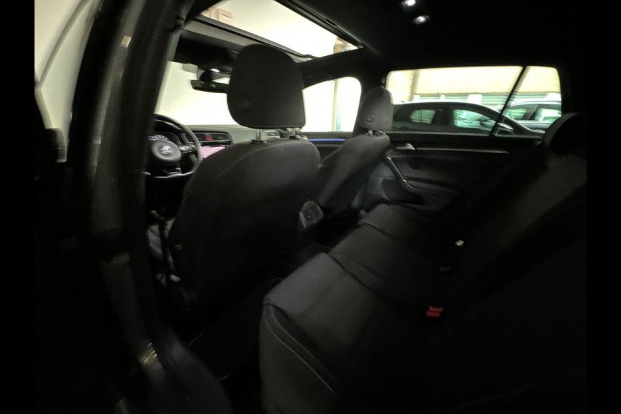Volkswagen Golf 2.0 TSI 4Motion R Pano|Keyless|Dynaudio|Sfeer