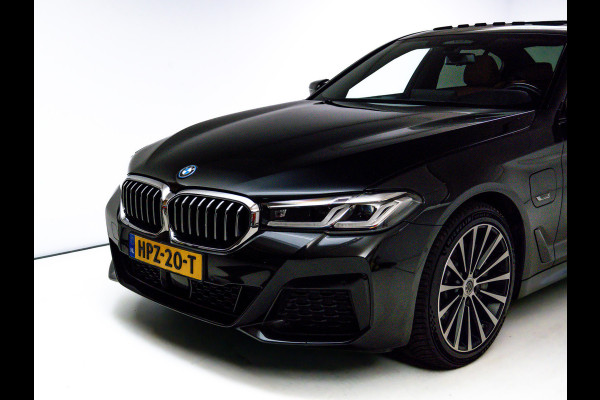 BMW 5 Serie 545e xDrive M-Sport | Open Dak | Trekhaak elec. | 360 Camera | Stoel- & Stuurverwarming | Adaptieve Cruise | Lederen bekleding, Comfortstoelen, Electrosche verstelbare voorstoelen