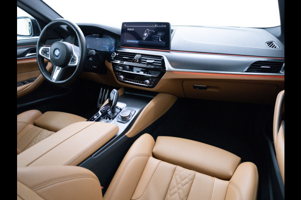 BMW 5 Serie 545e xDrive M-Sport | Open Dak | Trekhaak elec. | 360 Camera | Stoel- & Stuurverwarming | Adaptieve Cruise | Lederen bekleding, Comfortstoelen, Electrosche verstelbare voorstoelen