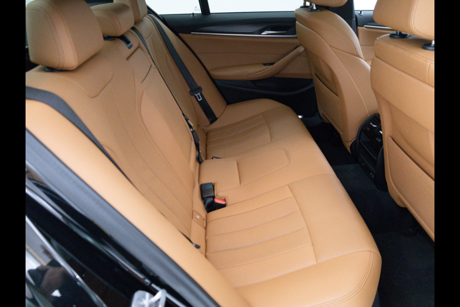 BMW 5 Serie 545e xDrive M-Sport | Open Dak | Trekhaak elec. | 360 Camera | Stoel- & Stuurverwarming | Adaptieve Cruise | Lederen bekleding, Comfortstoelen, Electrosche verstelbare voorstoelen