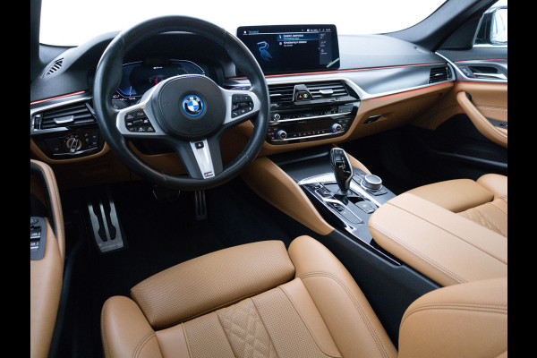 BMW 5 Serie 545e xDrive M-Sport | Open Dak | Trekhaak elec. | 360 Camera | Stoel- & Stuurverwarming | Adaptieve Cruise | Lederen bekleding, Comfortstoelen, Electrosche verstelbare voorstoelen