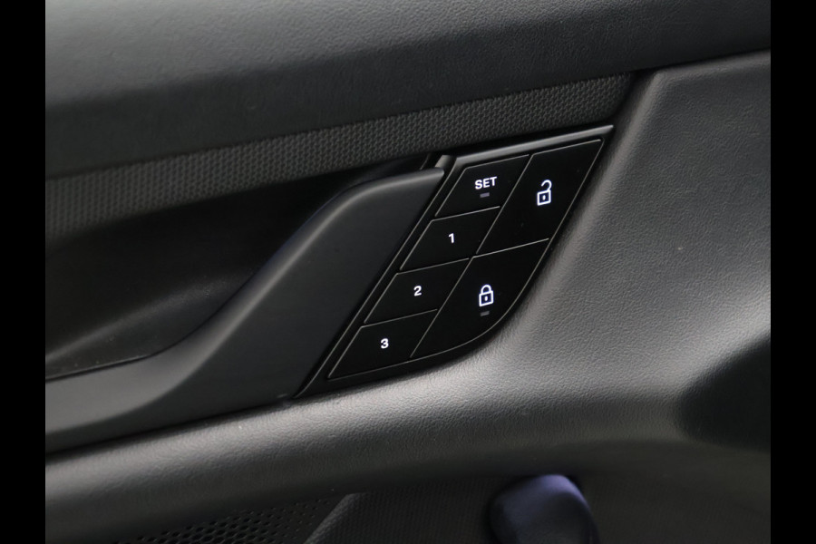 Porsche Taycan Cross Turismo 4 93 kWh [LUCHTVERING, ADAPTIVE CRUISE, MEMORY SEATS, APPLE CARPLAY, ANDROID, CAMERA, PDC V+A, STOELVERWARMING, DIGITAL DASH, MULTIFUNCTIONEEL STUURWIEL, ELEKTRISCHE ACHTERKLEP, NAVIGATIE, NIEUWSTAAT]