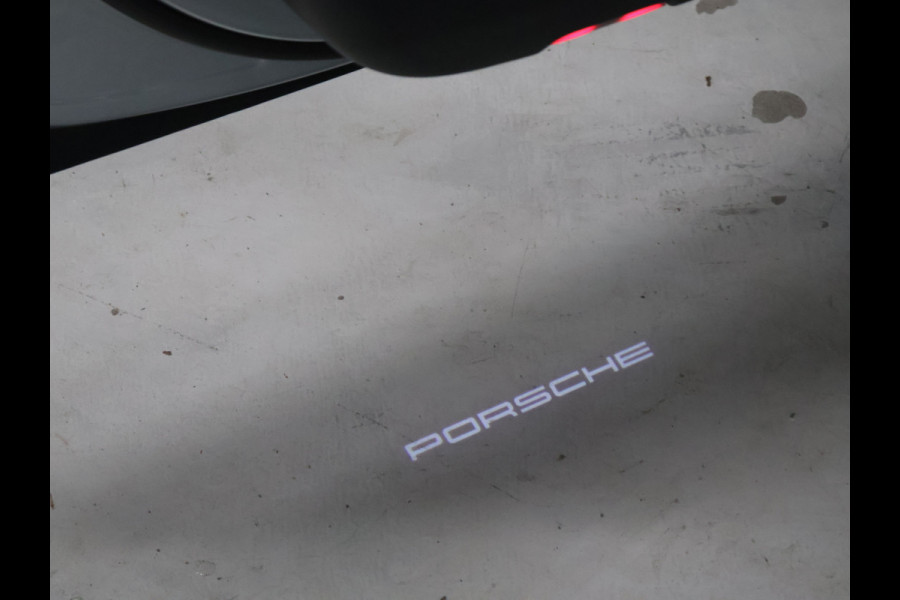 Porsche Taycan Cross Turismo 4 93 kWh [LUCHTVERING, ADAPTIVE CRUISE, MEMORY SEATS, APPLE CARPLAY, ANDROID, CAMERA, PDC V+A, STOELVERWARMING, DIGITAL DASH, MULTIFUNCTIONEEL STUURWIEL, ELEKTRISCHE ACHTERKLEP, NAVIGATIE, NIEUWSTAAT]