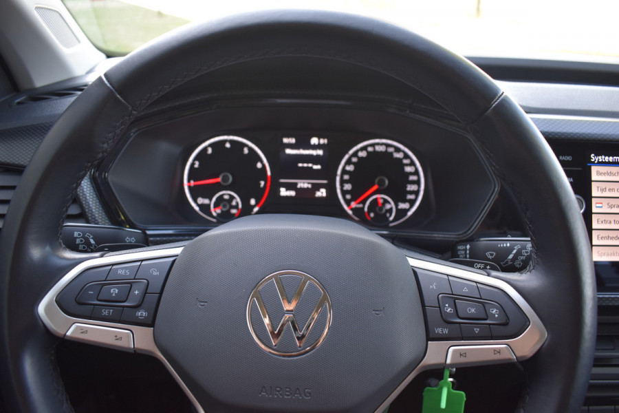 Volkswagen T-Cross 1.0 TSI Life Navigatie Stoelverwarming Prijs is incl. btw