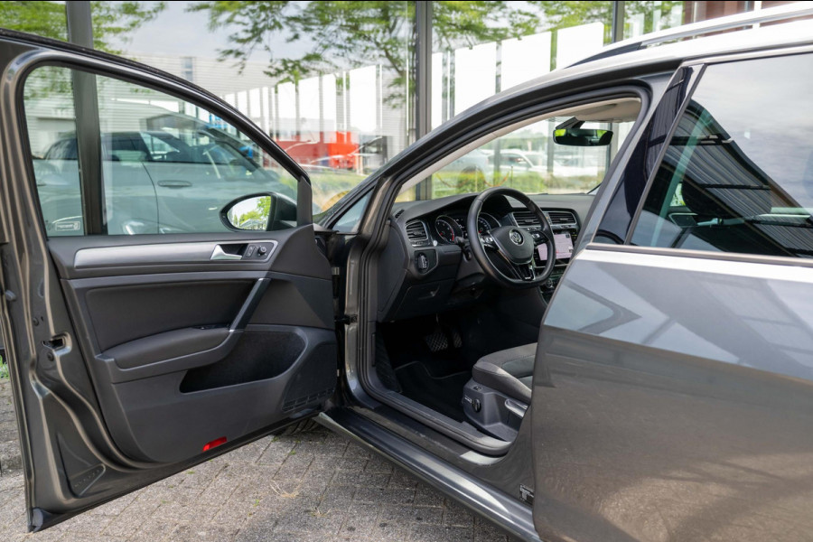 Volkswagen Golf Variant 1.5 TSI Highline ACC Pano Massage Orig NL Auto