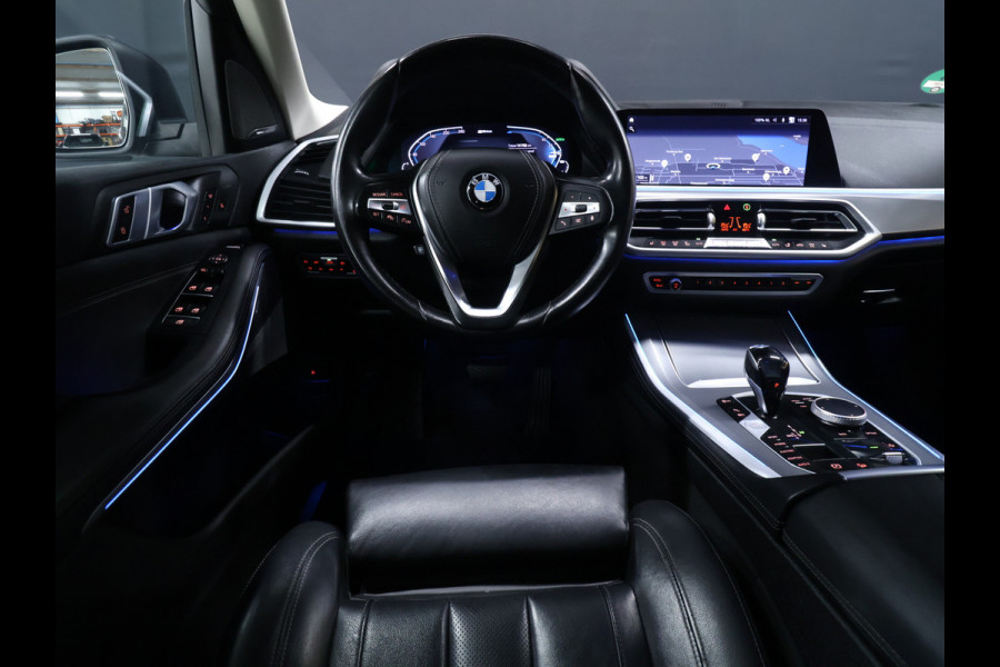 BMW X5 xDrive45e Sport [PANORAMADAK, HARMAN KARDON, TREKHAAK, LUCHTVERING, APPLE CARPLAY, ANDROID AUTO, MEMORY SEATS, M SPORT VELG, CAMERA, NIEUWSTAAT]