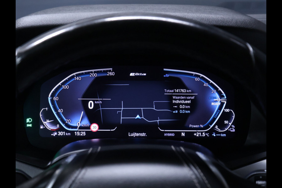 BMW X5 xDrive45e Sport [PANORAMADAK, HARMAN KARDON, TREKHAAK, LUCHTVERING, APPLE CARPLAY, ANDROID AUTO, MEMORY SEATS, M SPORT VELG, CAMERA, NIEUWSTAAT]