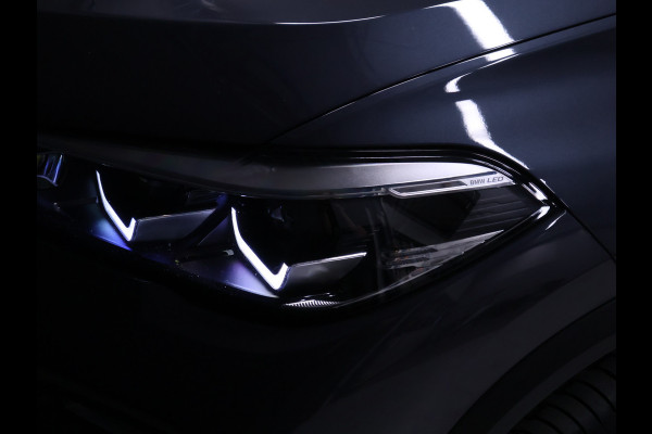 BMW X5 xDrive45e Sport [PANORAMADAK, HARMAN KARDON, TREKHAAK, LUCHTVERING, APPLE CARPLAY, ANDROID AUTO, MEMORY SEATS, M SPORT VELG, CAMERA, NIEUWSTAAT]