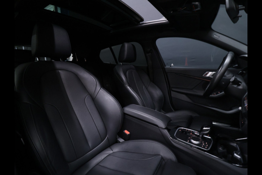 BMW 1-serie 118i Business Edition Plus M Sport [SCHUIFDAK, APPLE CARPLAY, ANDROID AUTO, CAMERA, STOELVERWARMING, LEDER, NIEUWSTAAT]