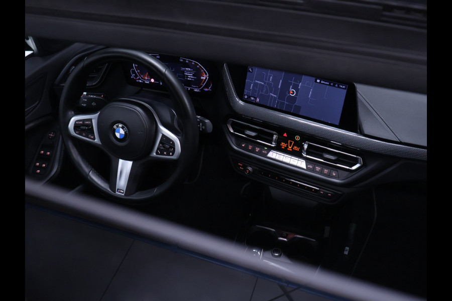 BMW 1-serie 118i Business Edition Plus M Sport [SCHUIFDAK, APPLE CARPLAY, ANDROID AUTO, CAMERA, STOELVERWARMING, LEDER, NIEUWSTAAT]