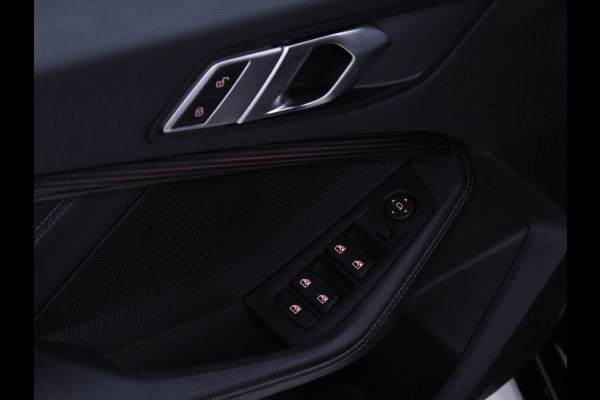 BMW 1-serie 118i Business Edition Plus M Sport [SCHUIFDAK, APPLE CARPLAY, ANDROID AUTO, CAMERA, STOELVERWARMING, LEDER, NIEUWSTAAT]