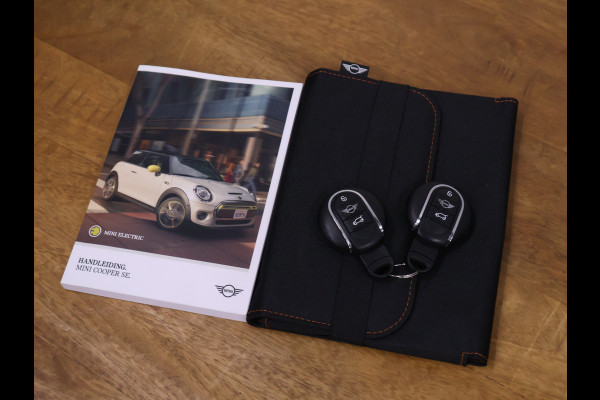MINI Electric Yours 33 kWh [SCHUIFDAK, APPLE CARPLAY, CAMERA, HARMAN KARDON, STOELVERWARMING, SPORTSTOELEN, NIEUWSTAAT]