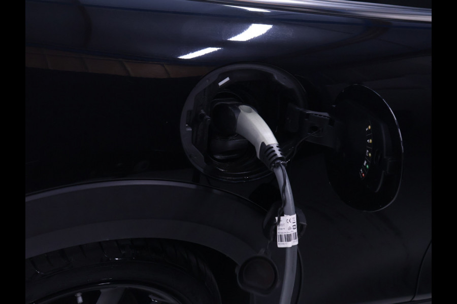 MINI Electric Yours 33 kWh [SCHUIFDAK, APPLE CARPLAY, CAMERA, HARMAN KARDON, STOELVERWARMING, SPORTSTOELEN, NIEUWSTAAT]