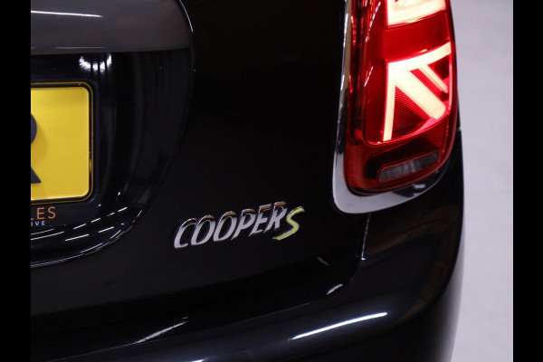 MINI Electric Yours 33 kWh [SCHUIFDAK, APPLE CARPLAY, CAMERA, HARMAN KARDON, STOELVERWARMING, SPORTSTOELEN, NIEUWSTAAT]