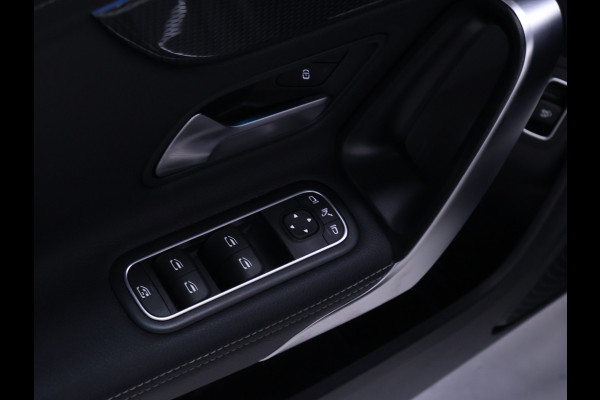 Mercedes-Benz CLA-Klasse 180 Business Solution Luxury [SFEERVERLICHTING, APPLE CARPLAY, ANDROID AUTO, CAMERA, STOELVERWARMING, VOL LEDER, NIEUWSTAAT]