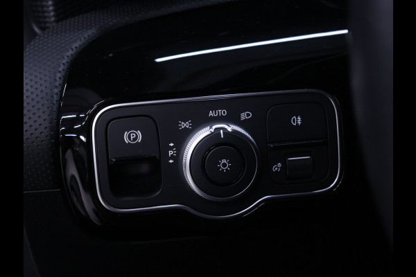 Mercedes-Benz CLA-Klasse 180 Business Solution Luxury [SFEERVERLICHTING, APPLE CARPLAY, ANDROID AUTO, CAMERA, STOELVERWARMING, VOL LEDER, NIEUWSTAAT]