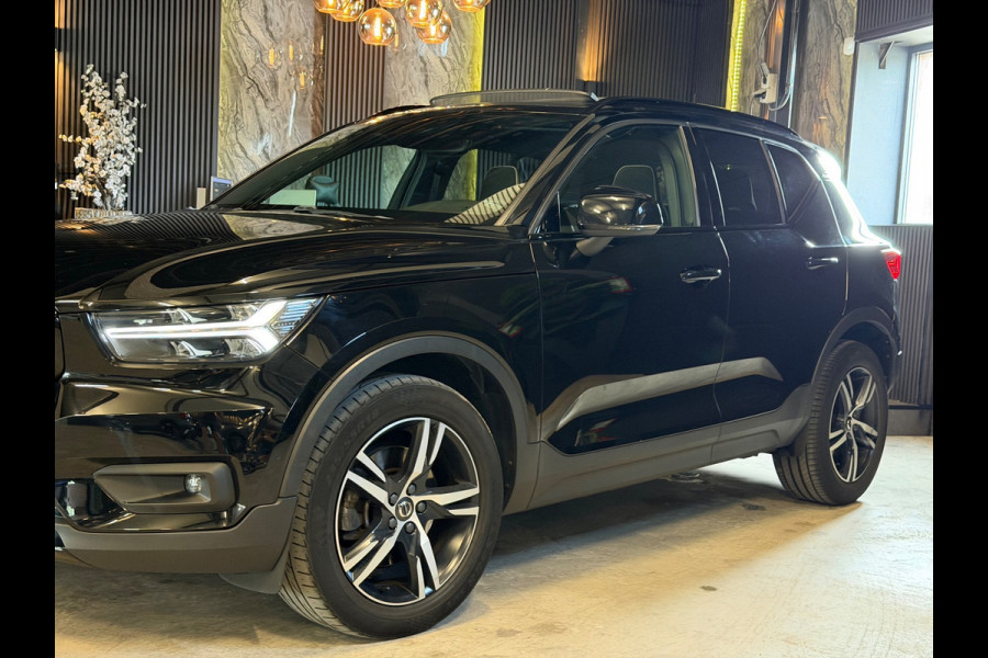 Volvo XC40 2.0 T4 R-Design